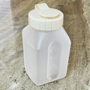 VTG Rubbermaid Servin Saver 1 Pint Juice Bottle Drink Container 0229 Almond Lid